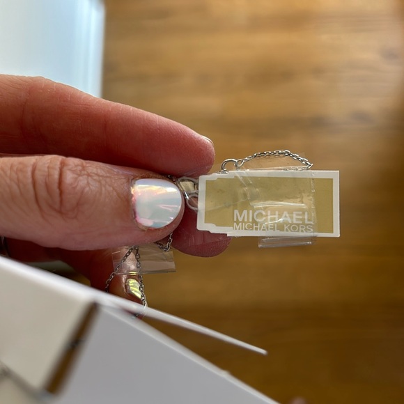 NWT Michael Kors silver necklace - Picture 3 of 6